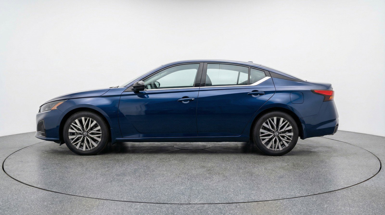 Used 2025 Nissan Altima 2.5 SV FWD image 5