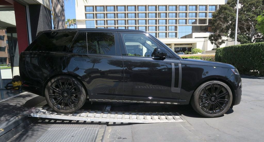 Used 2025 Land Rover Range Rover SE AWD/4WD image 48