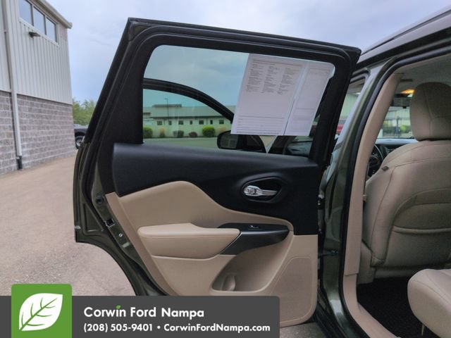 Used 2019 Jeep Cherokee Latitude w/ Cold Weather Group AWD/4WD image 25