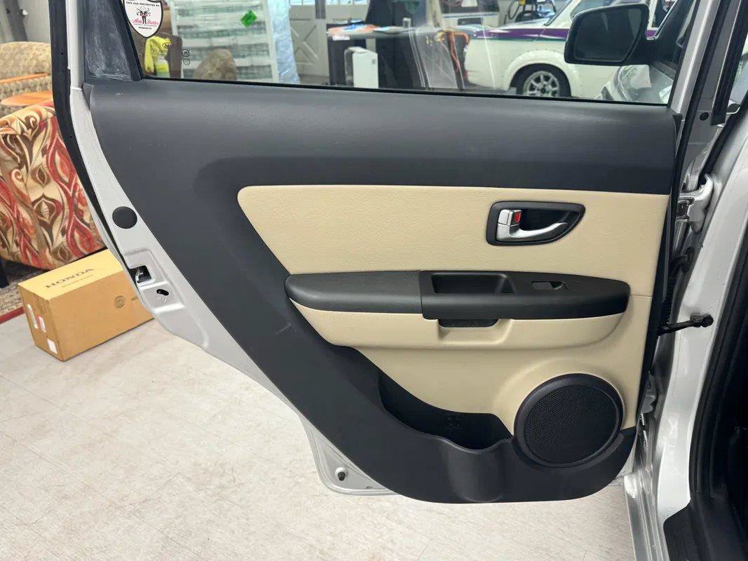 Used 2012 Kia Soul ! FWD image 23