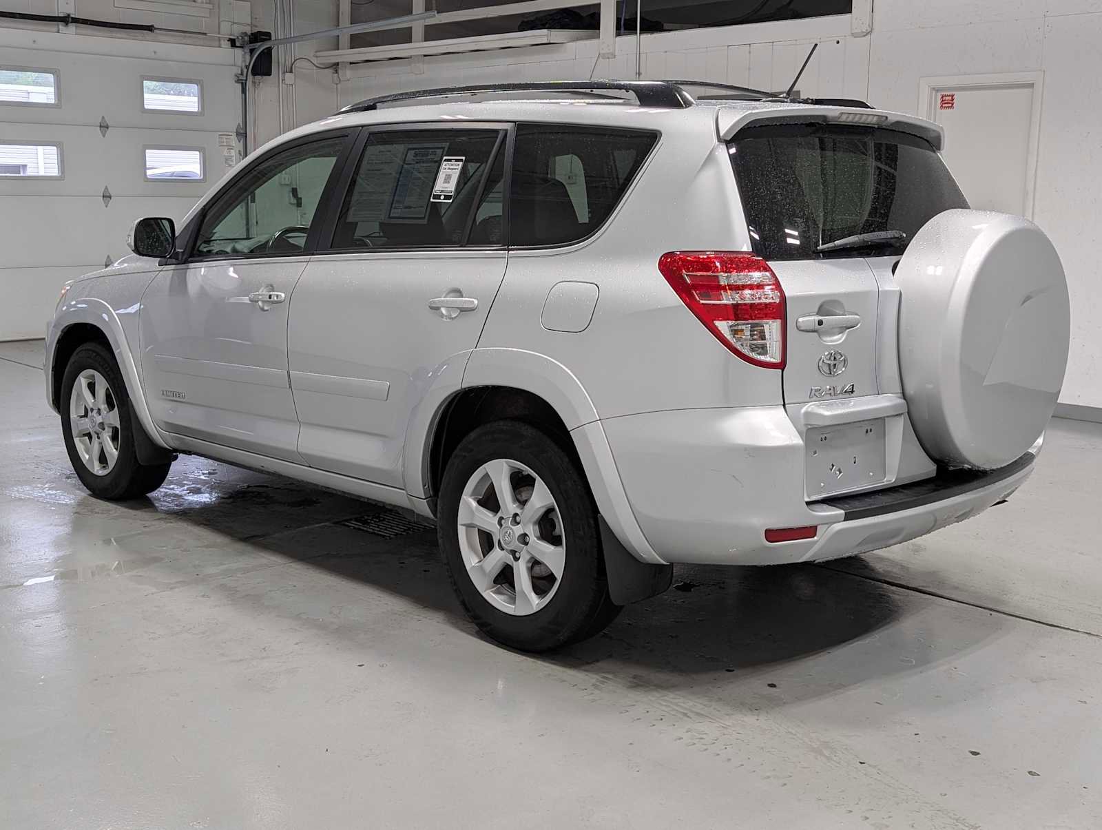 Used 2011 Toyota RAV4 Limited w/ Limited Extra Value Pkg AWD/4WD image 10
