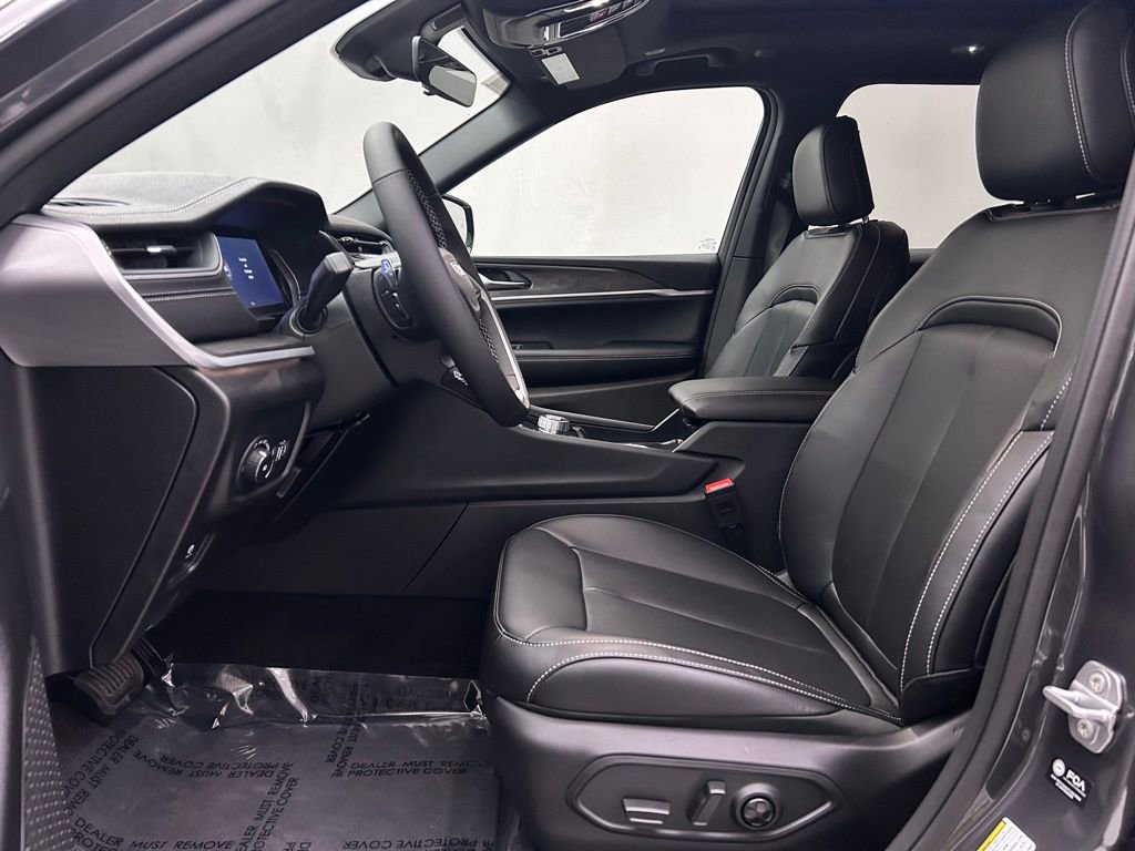 New 2025 Jeep Grand Cherokee Limited image 12