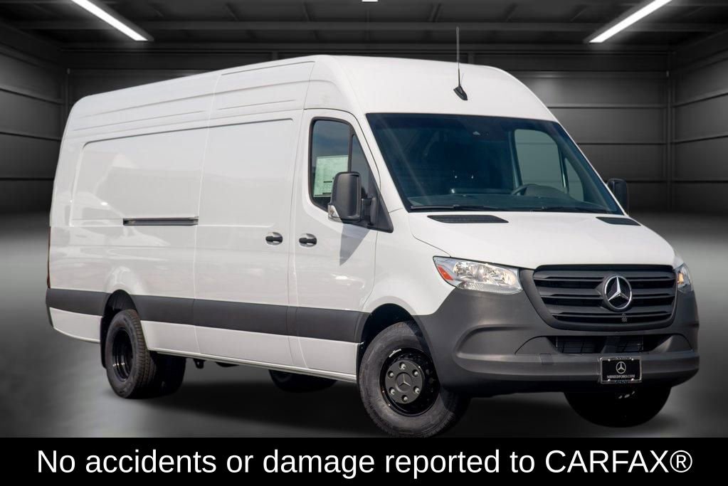 Used 2024 Mercedes-Benz Sprinter 3500 image 2