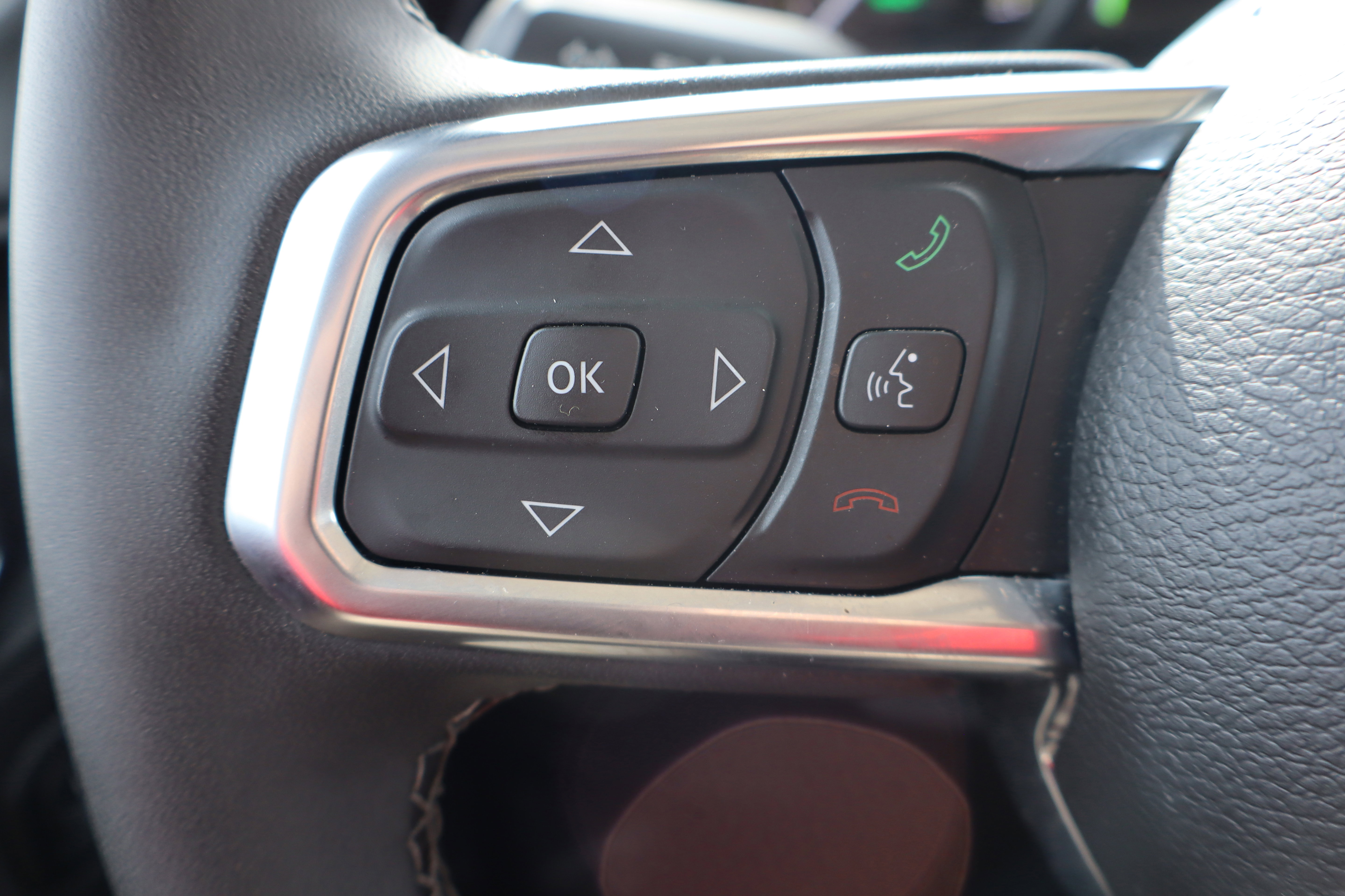 Used 2025 Jeep Wrangler Sahara w/ Safety Group image 16