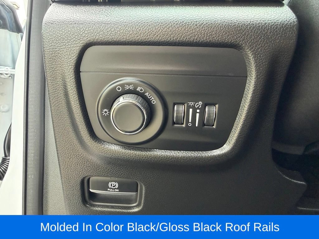 Used 2023 Jeep Grand Cherokee Altitude AWD/4WD image 29