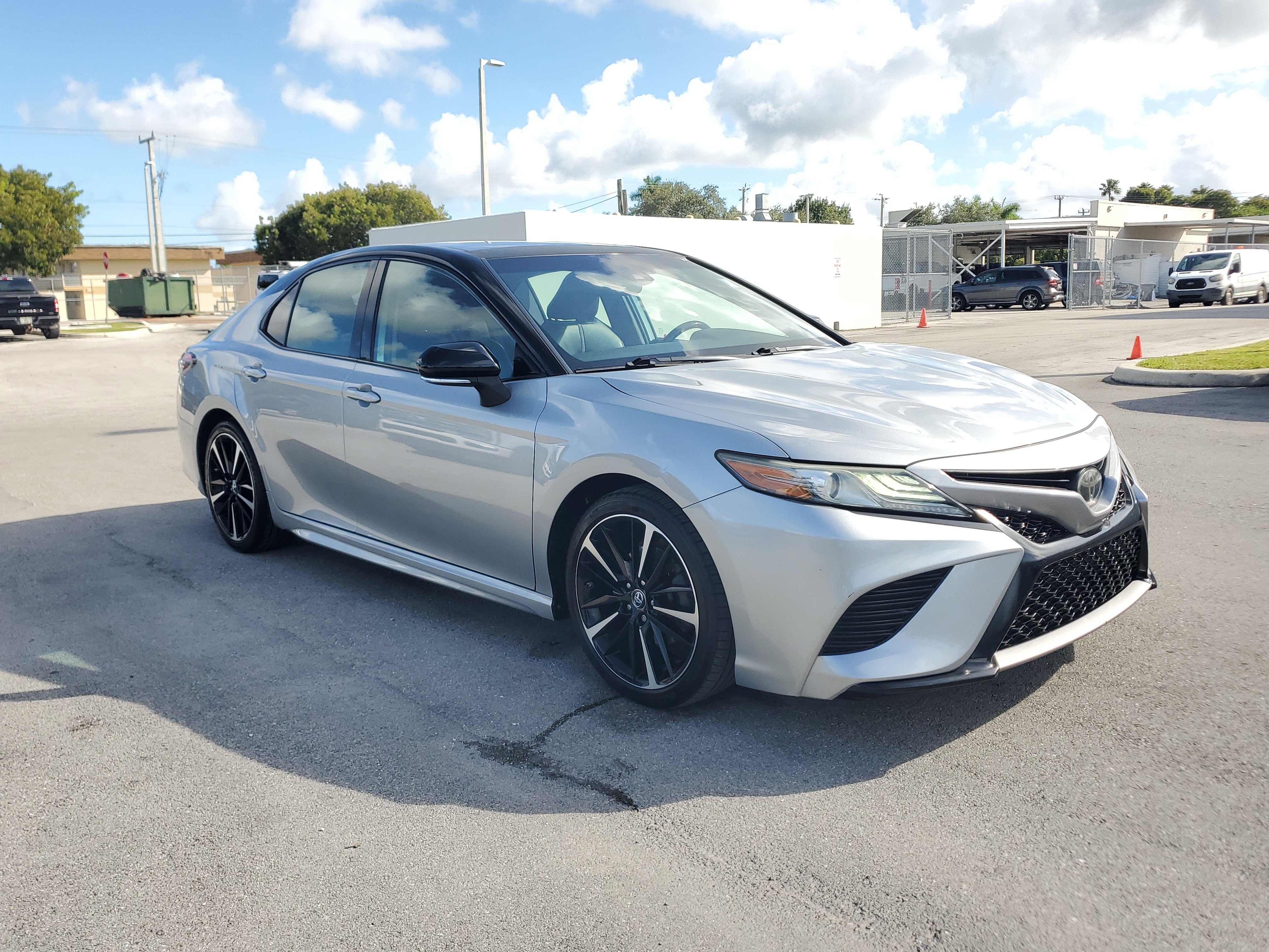 Used 2019 Toyota Camry XSE image 3