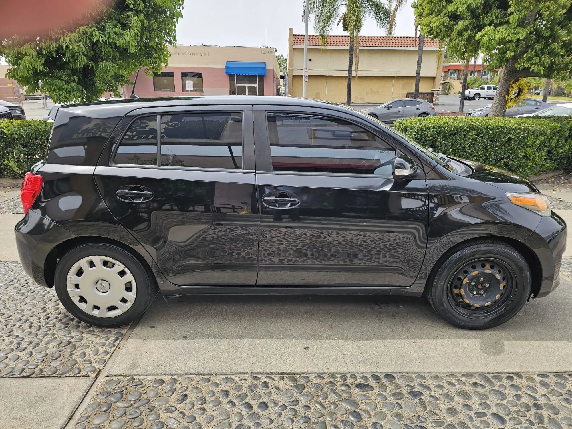 Used 2014 Scion xD image 4