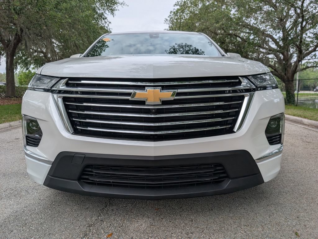 Used 2023 Chevrolet Traverse Premier FWD image 2