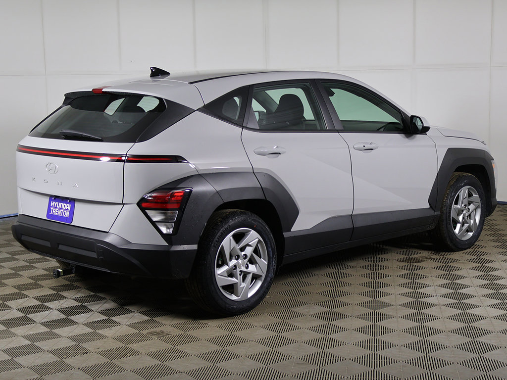 Certified 2025 Hyundai Kona SE FWD image 8