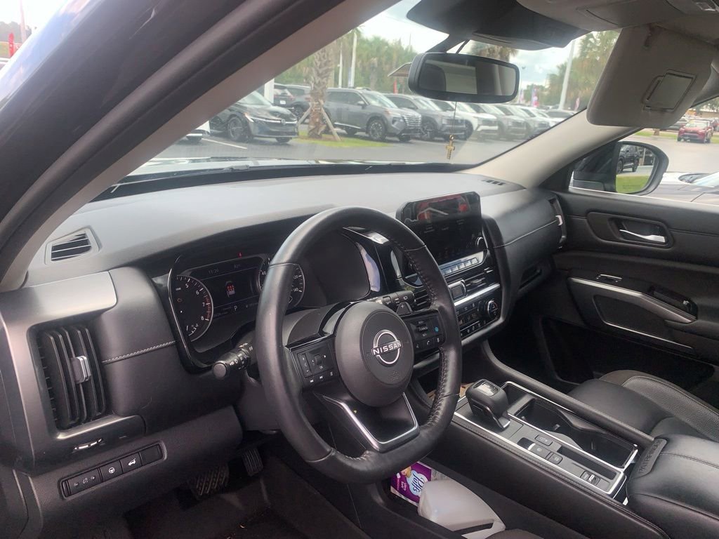Certified 2022 Nissan Pathfinder SL w/ SL Black Package FWD image 6