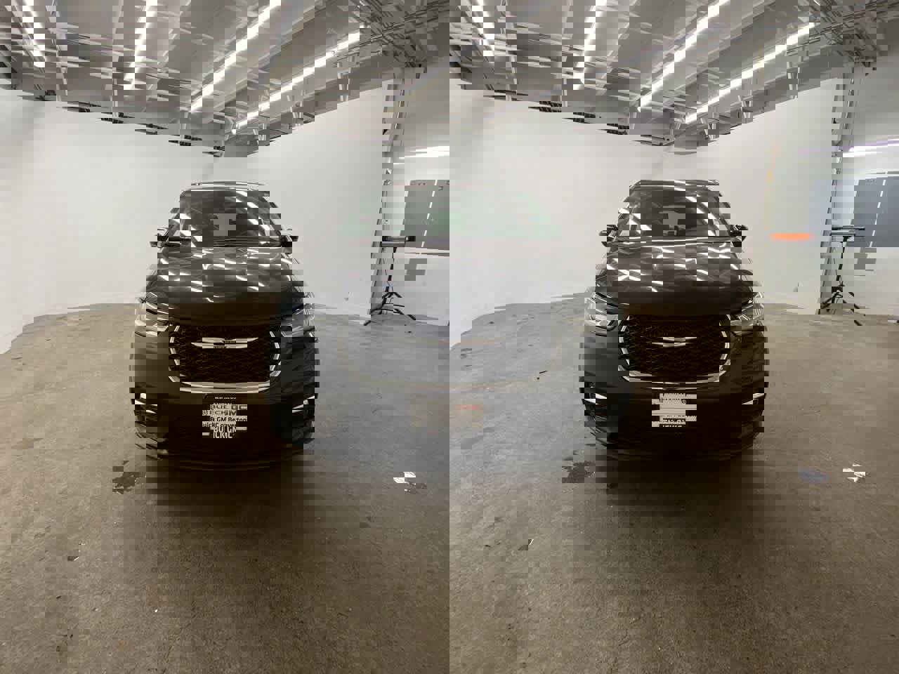 Used 2024 Chrysler Pacifica Select image 9