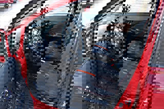 Used 2015 Nissan Versa Note SR w/ SR Tech Package image 8