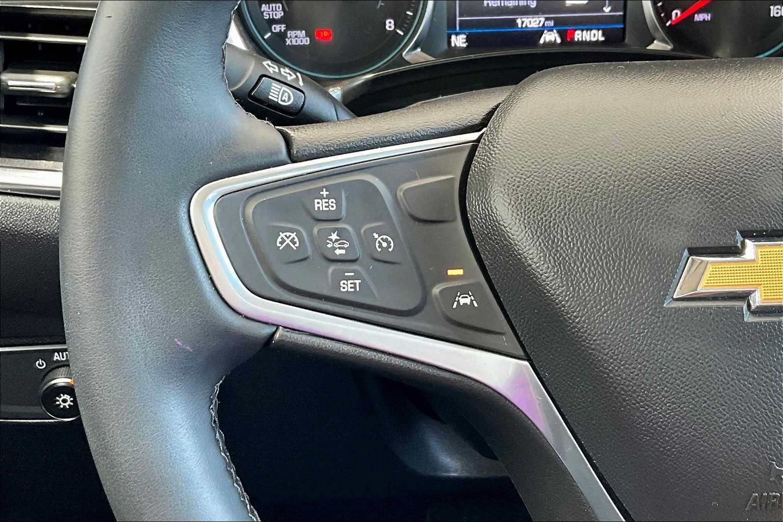 Used 2023 Chevrolet Equinox LT FWD image 24