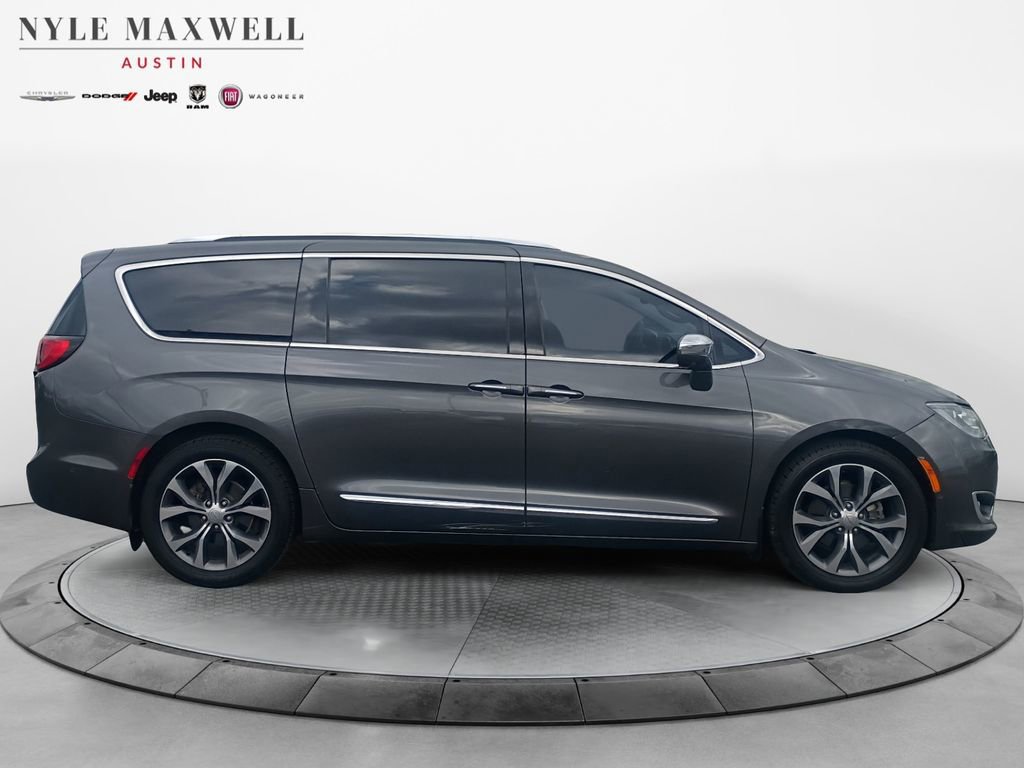 Used 2017 Chrysler Pacifica Limited image 17