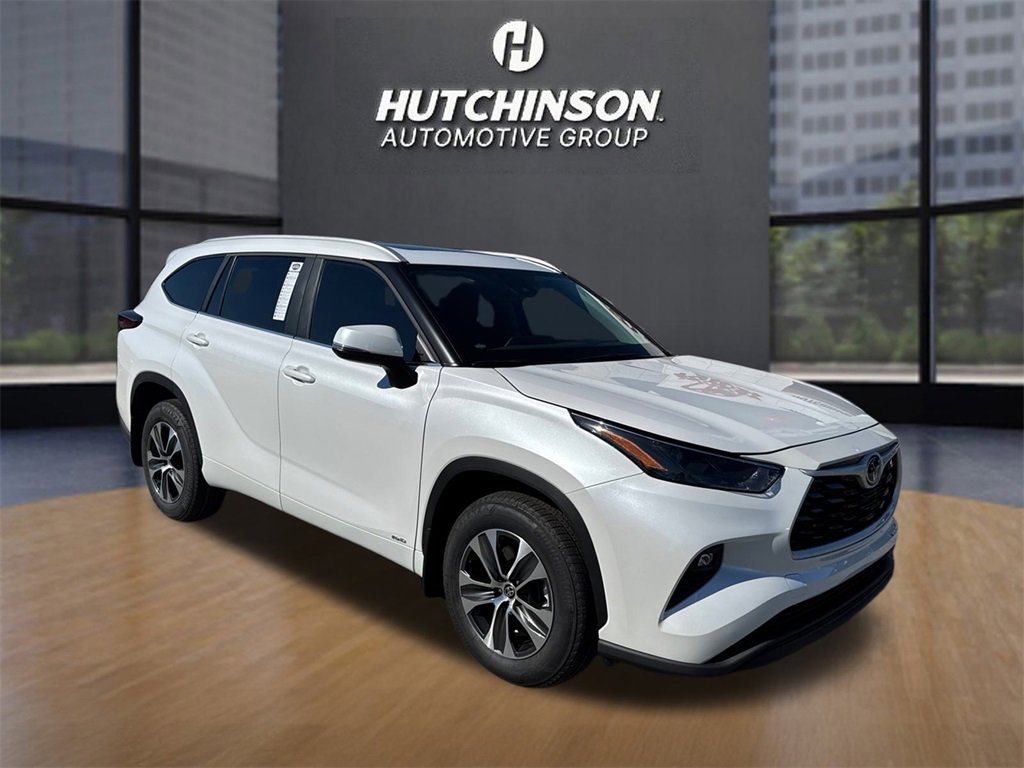 New 2025 Toyota Highlander XLE image 1