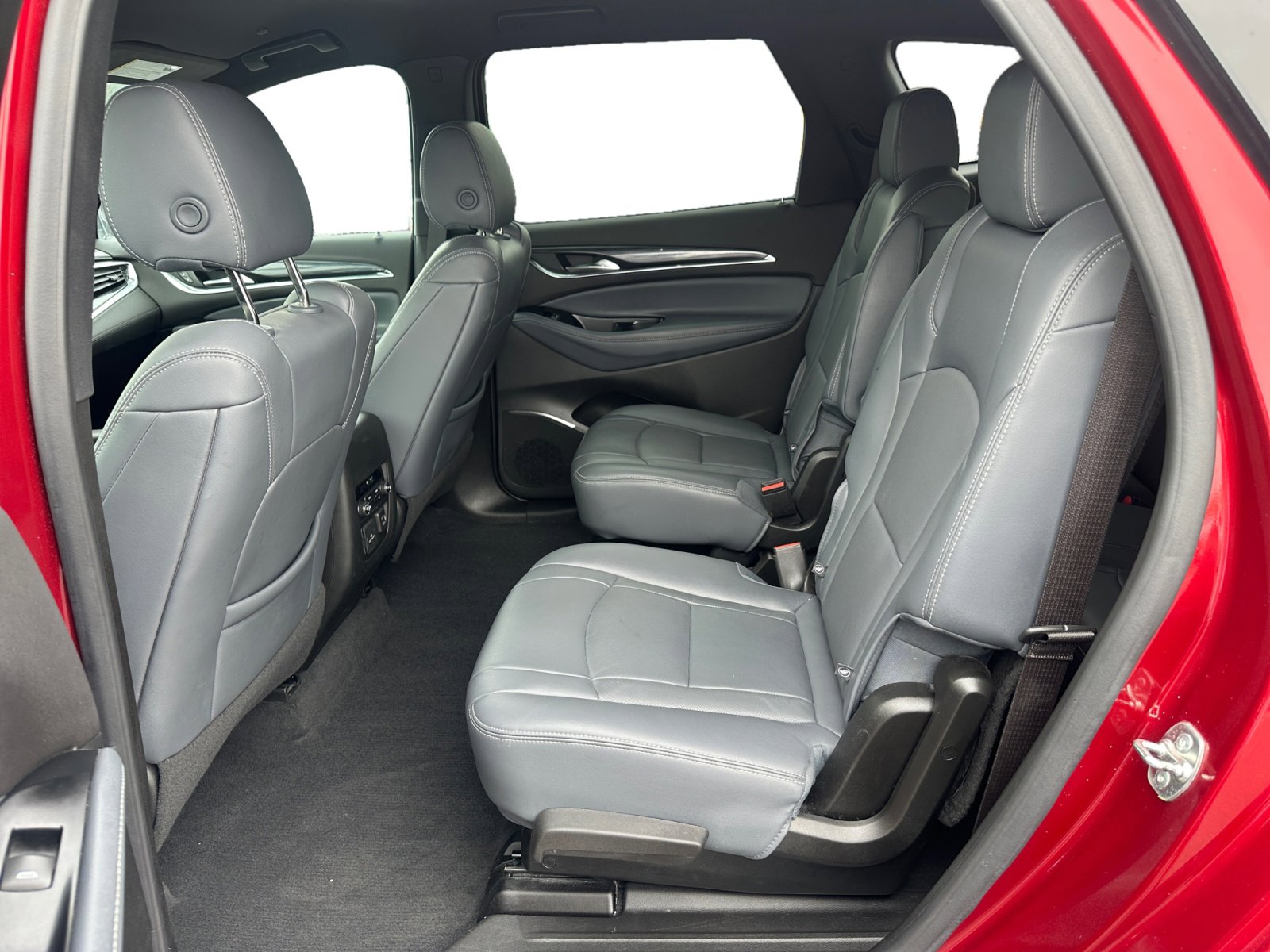 Used 2024 Buick Enclave Premium image 13