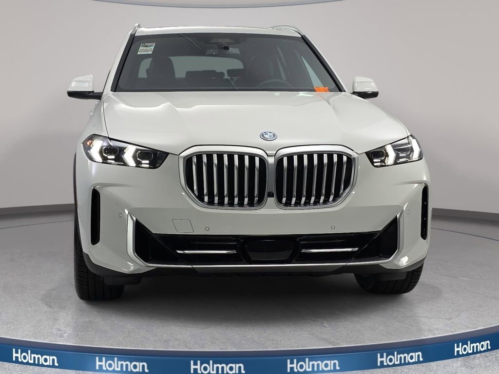 New 2026 BMW X5 xDrive50e image 2