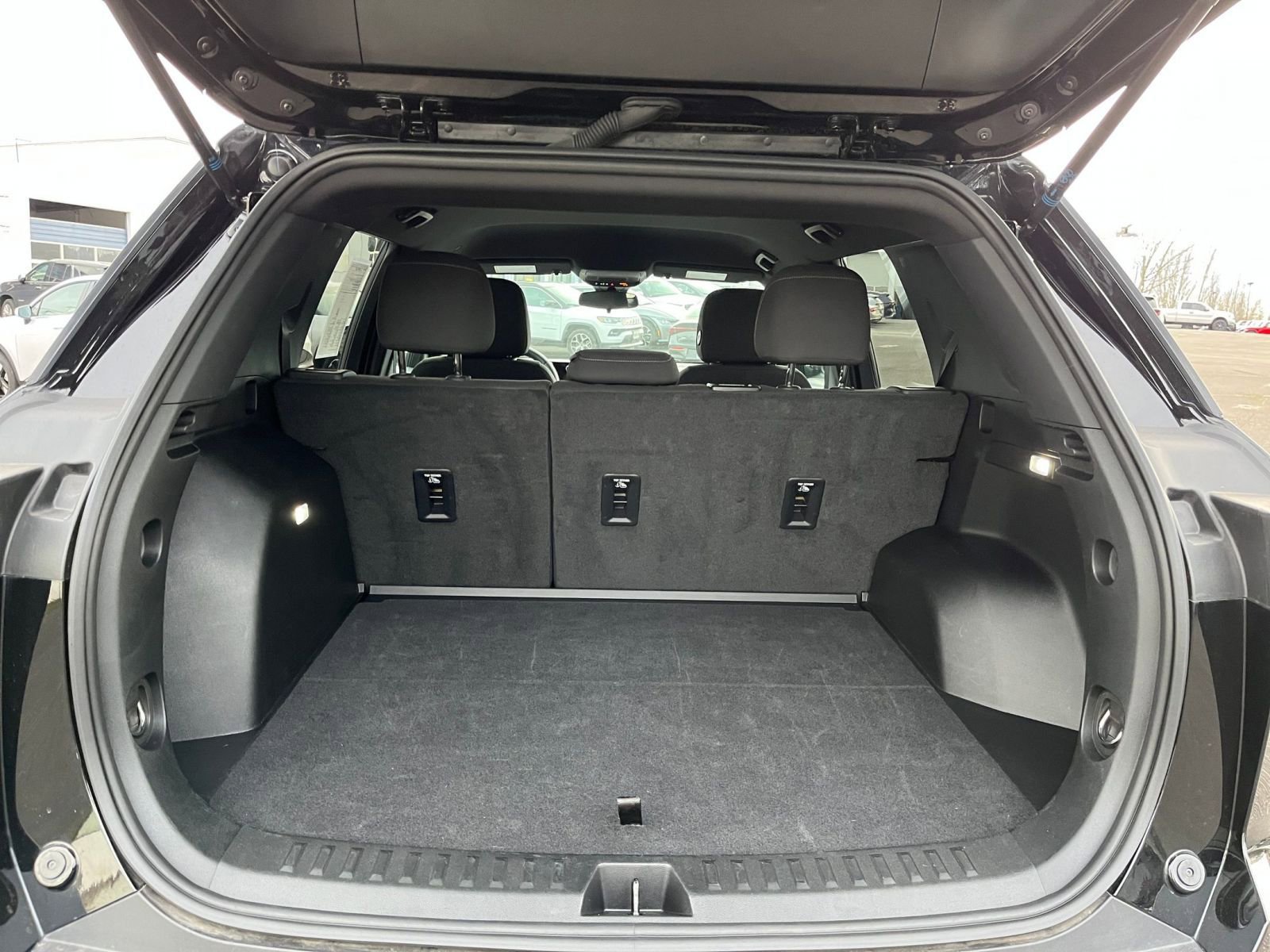 Used 2025 Chevrolet Equinox LT image 31