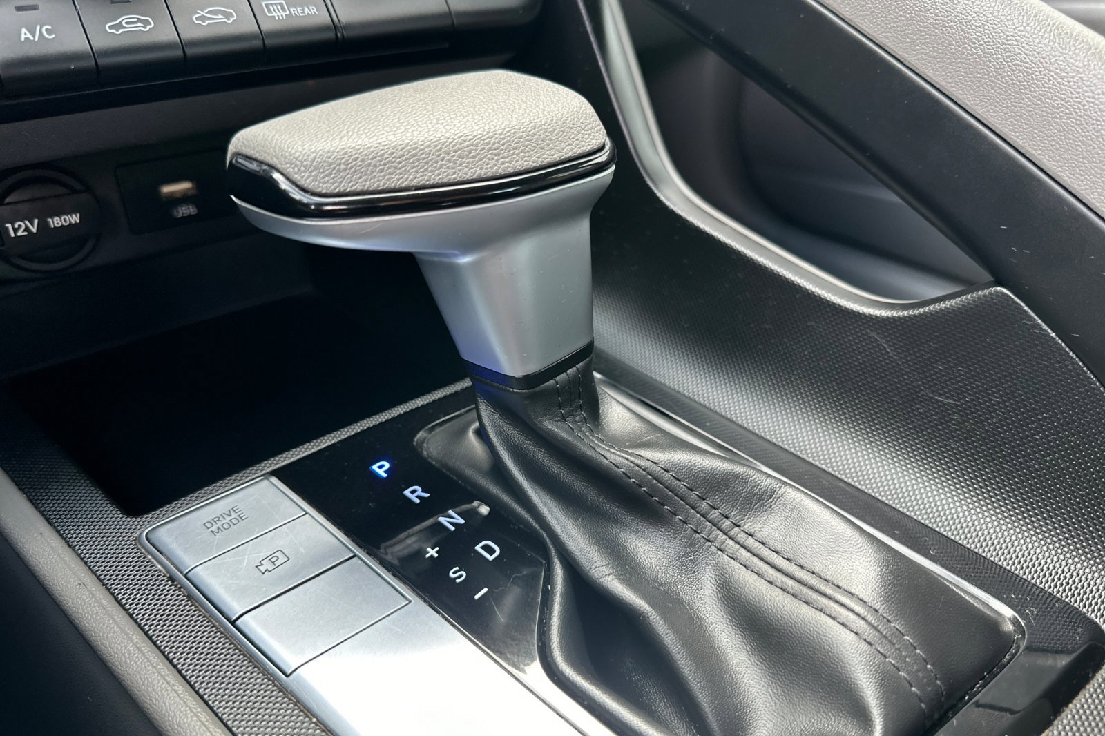 Certified 2024 Hyundai Elantra SE FWD image 20