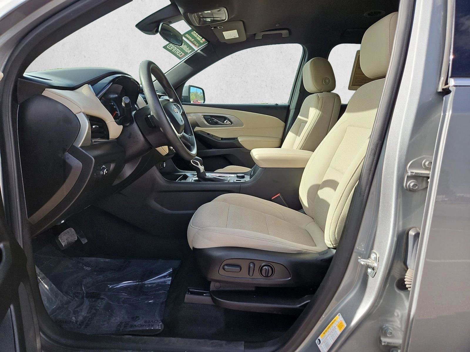 Used 2023 Chevrolet Traverse LS FWD image 16