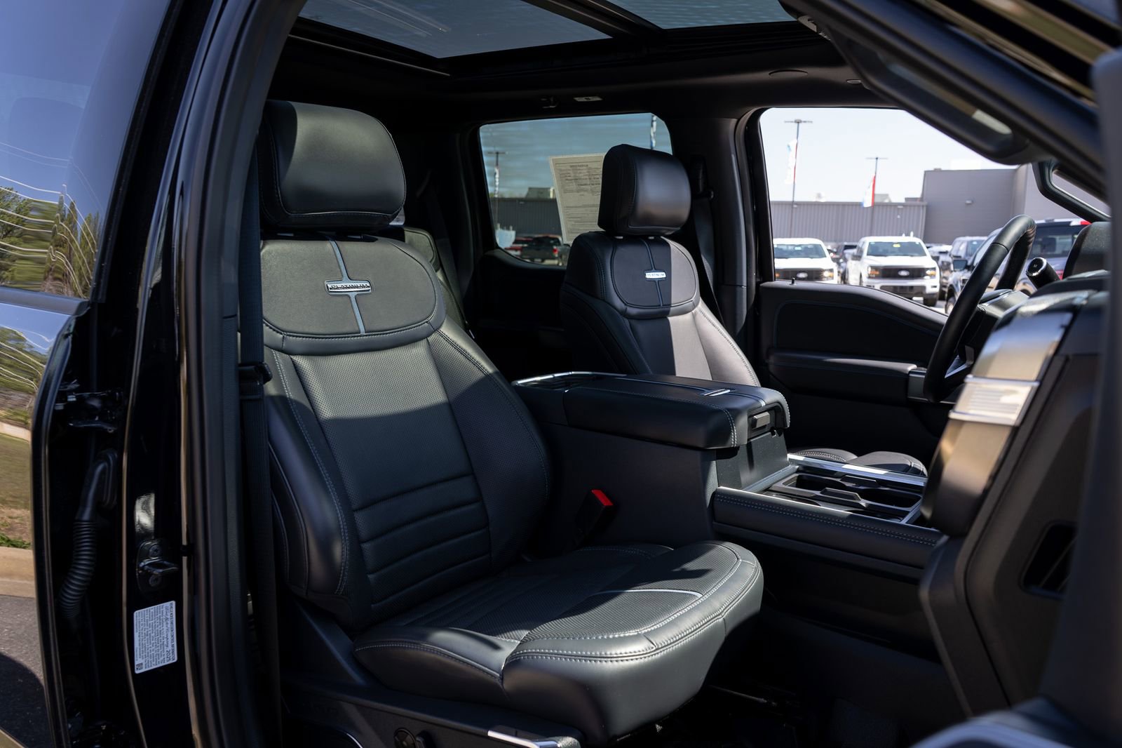 Used 2025 Ford F450 Platinum w/ FX4 Off-Road Package image 41