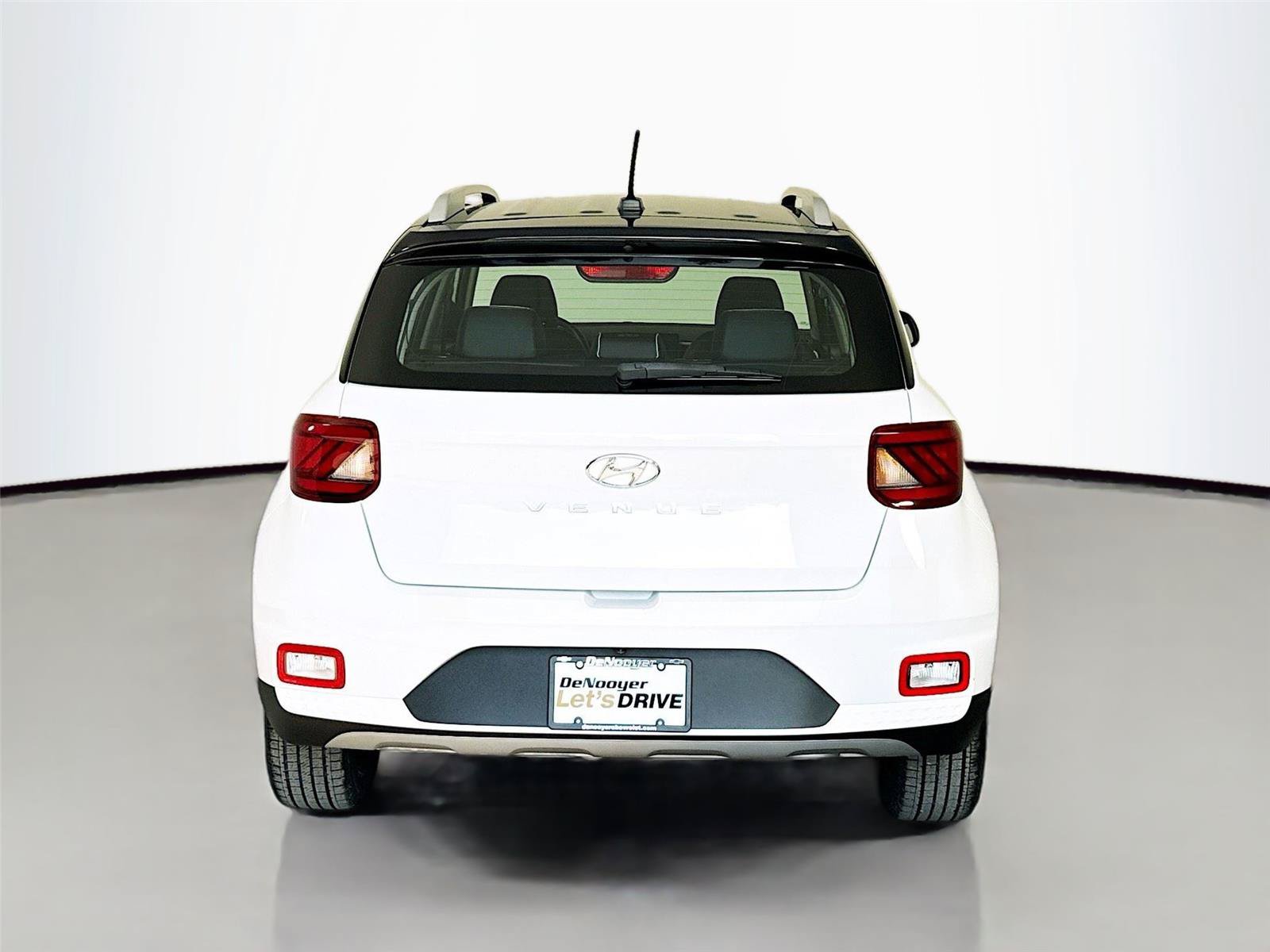 Used 2023 Hyundai Venue Limited w/ Cargo Package FWD image 8