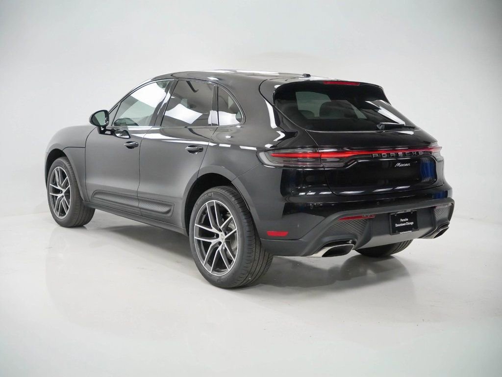 Used 2025 Porsche Macan image 3