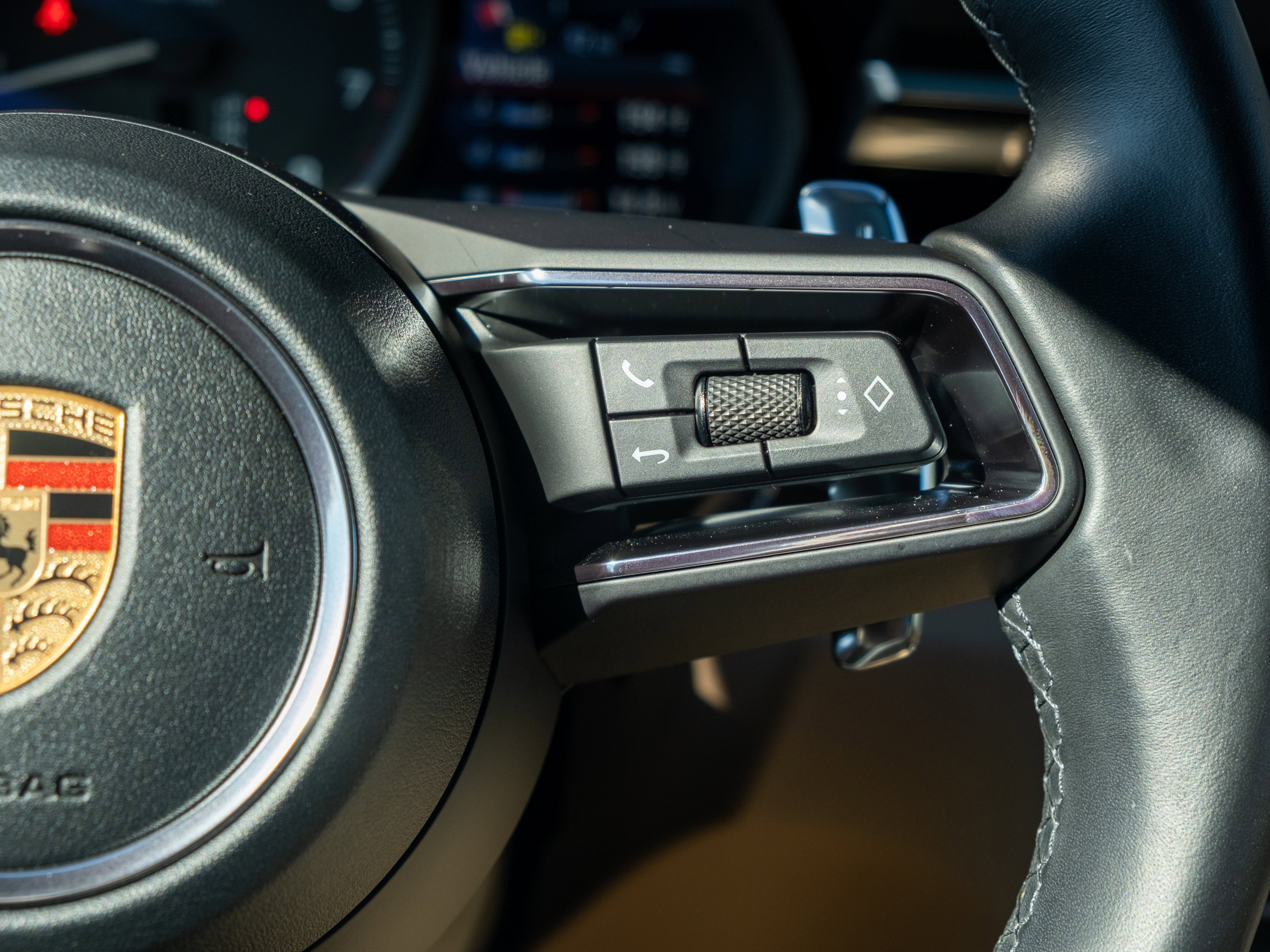 Certified 2023 Porsche Macan image 25