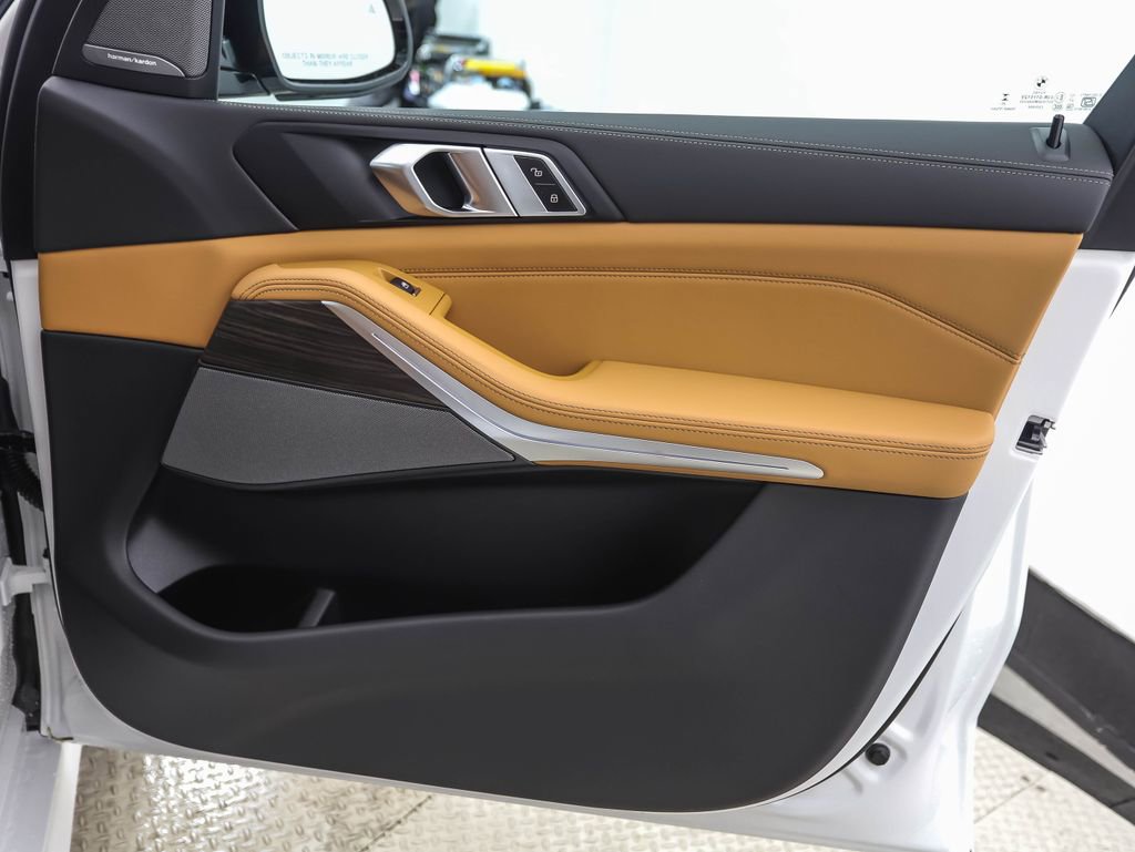 New 2026 BMW X5 xDrive50e w/ Executive Package image 29