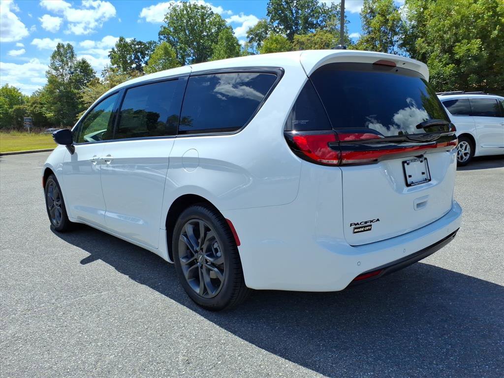 New 2026 Chrysler Pacifica Select image 6