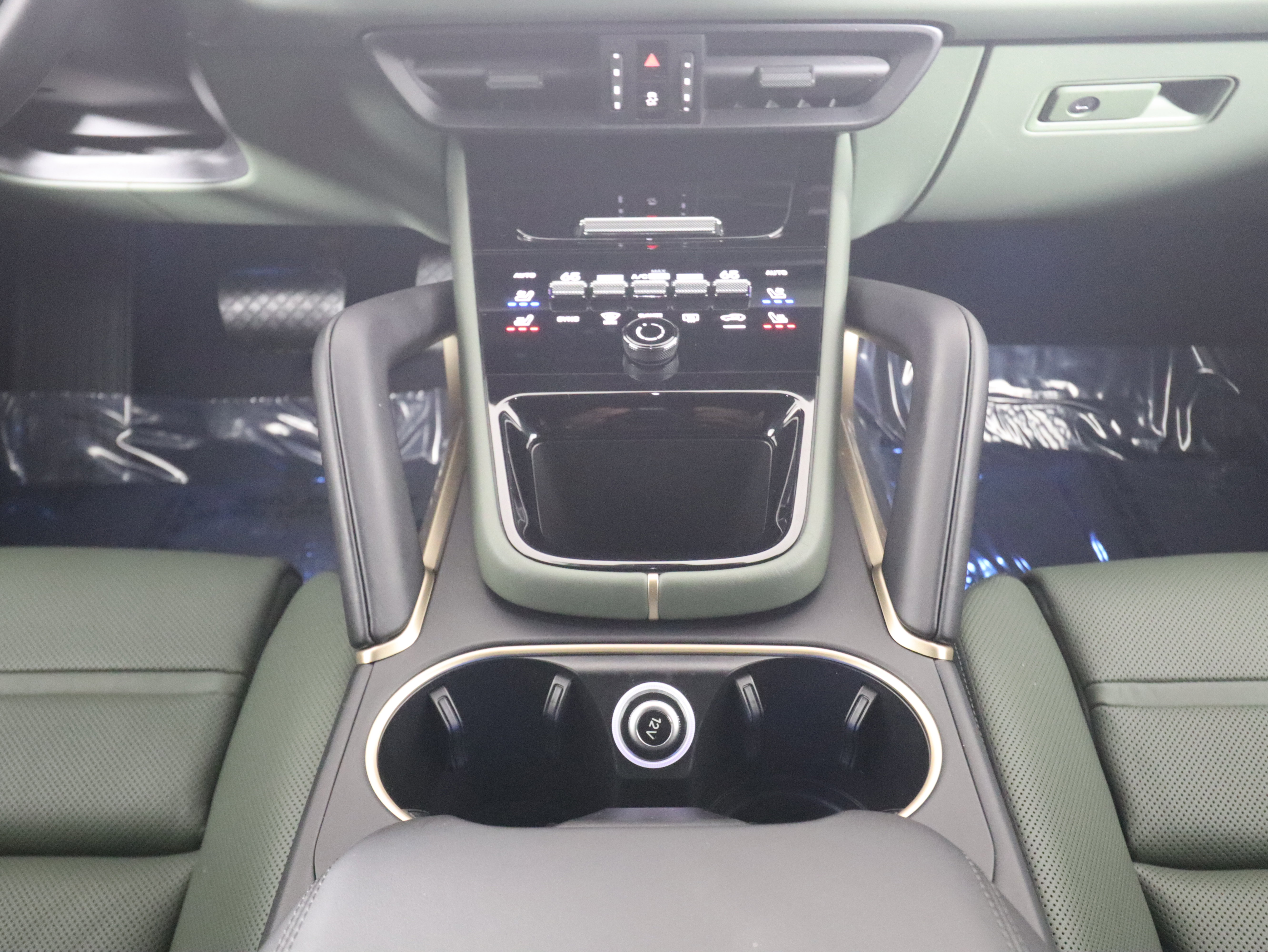 Used 2025 Porsche Cayenne Coupe image 20