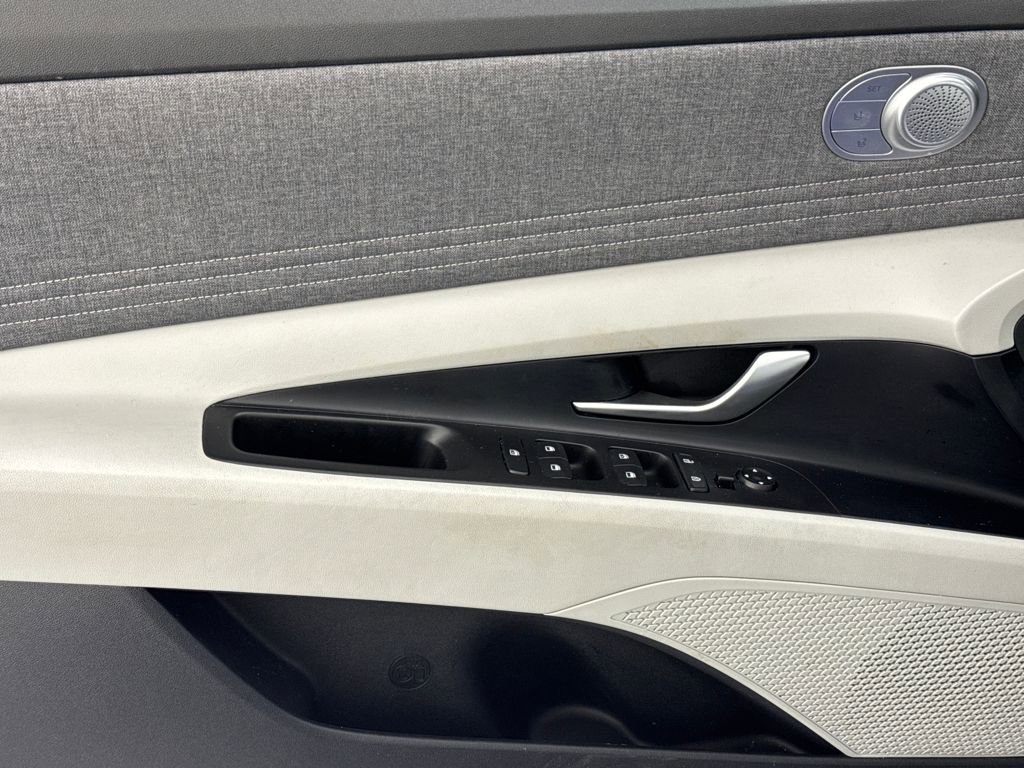 Used 2021 Hyundai Elantra Limited image 10