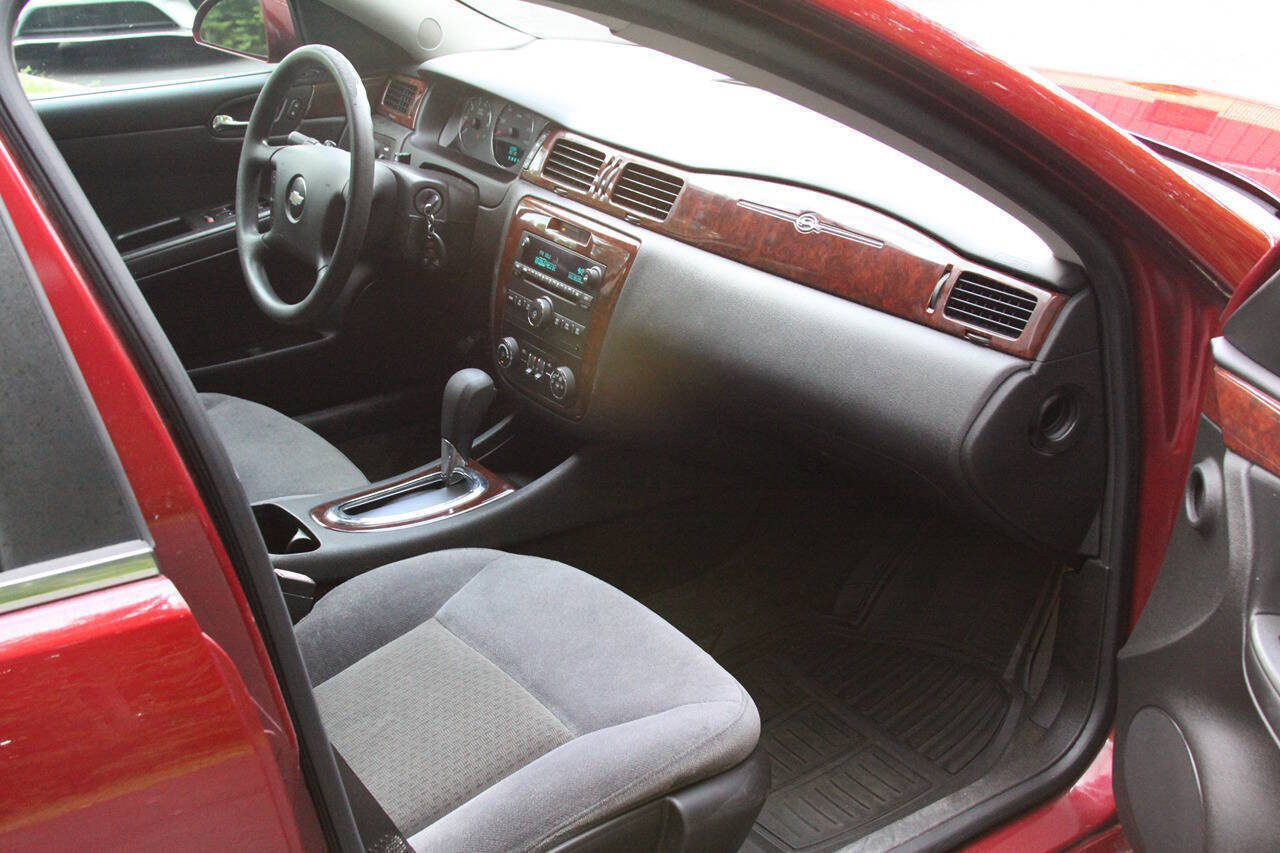 Used 2009 Chevrolet Impala LT FWD image 23