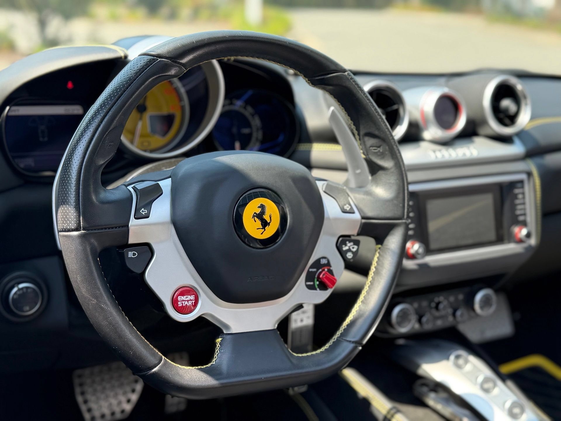 Used 2016 Ferrari California T RWD image 34