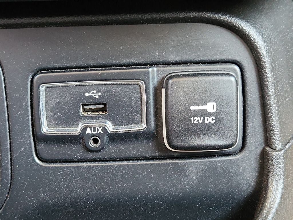 Certified 2017 Jeep Renegade Altitude FWD image 27
