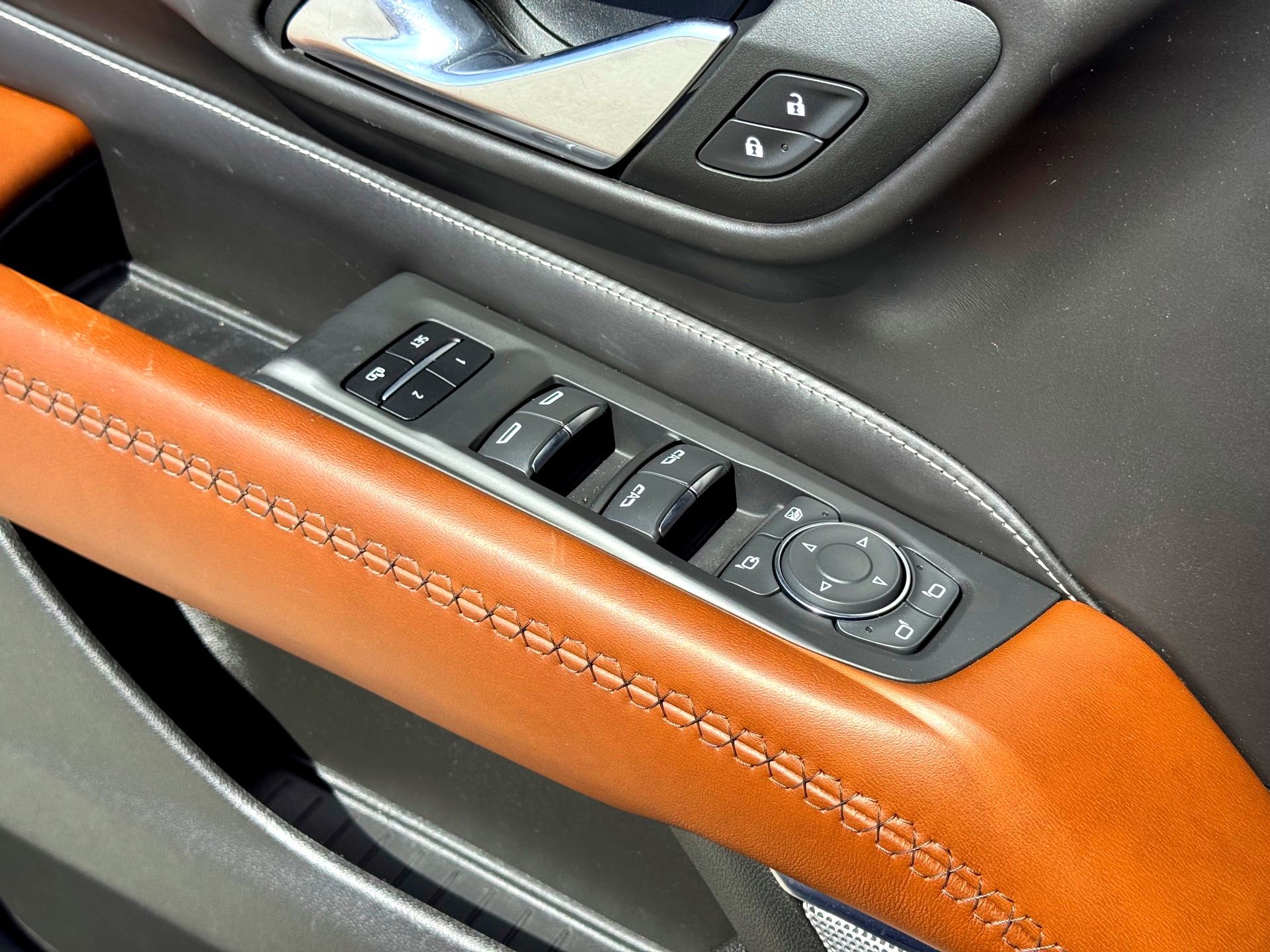 Used 2023 GMC Yukon Denali Ultimate image 19