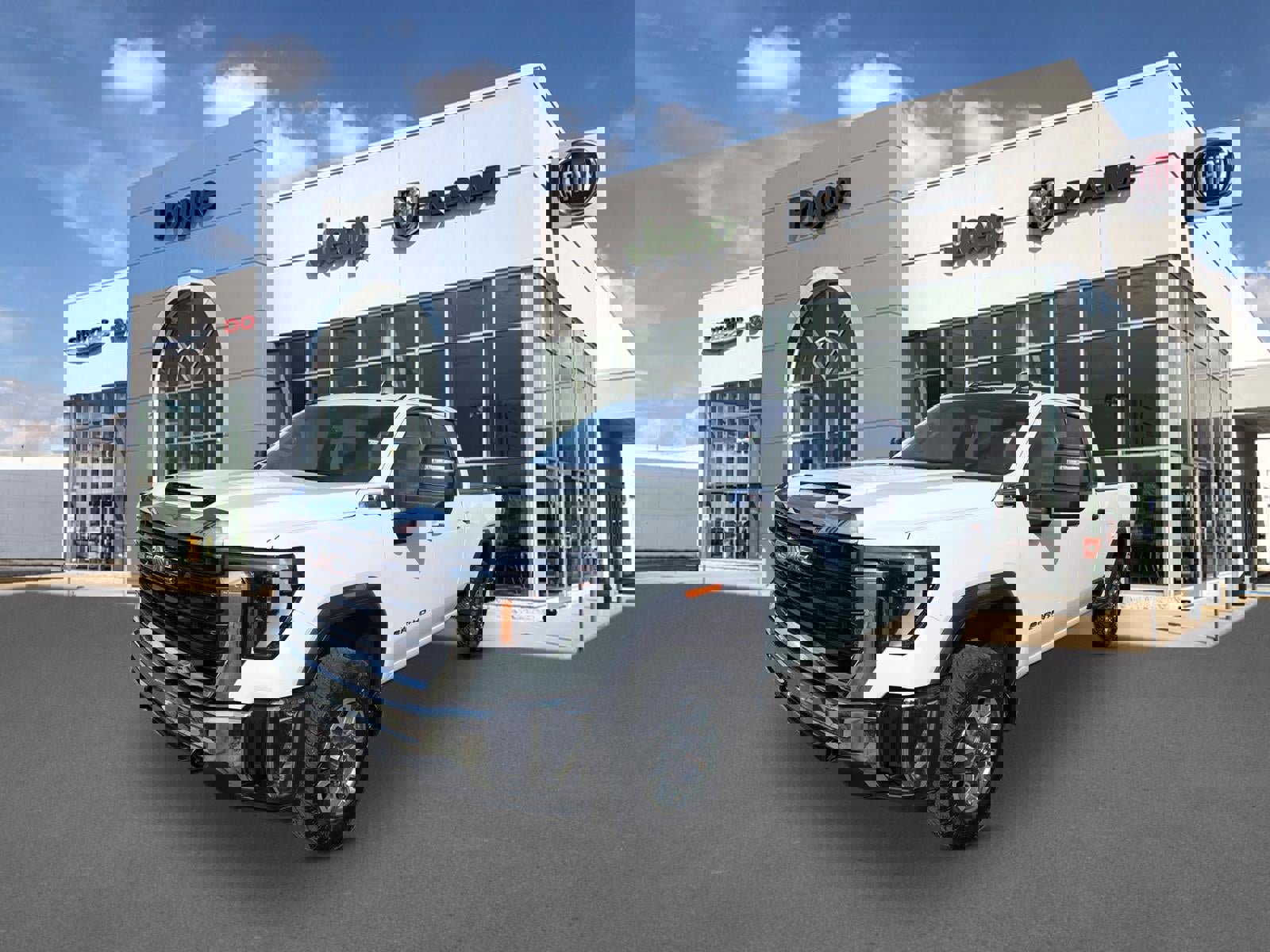 Used 2024 GMC Sierra 2500 Pro w/ Convenience Package image 4