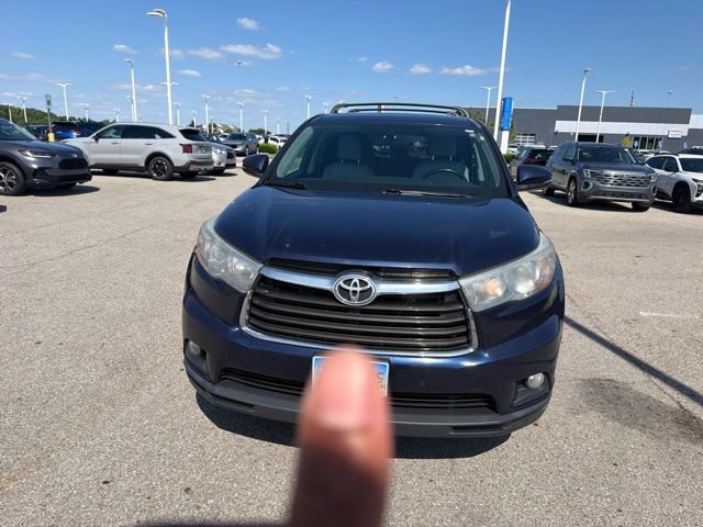 Used 2016 Toyota Highlander LE AWD/4WD image 3