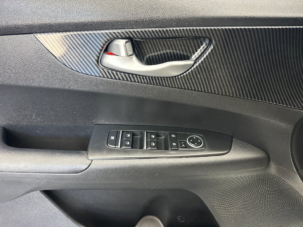 Used 2023 Kia Forte LXS FWD image 10