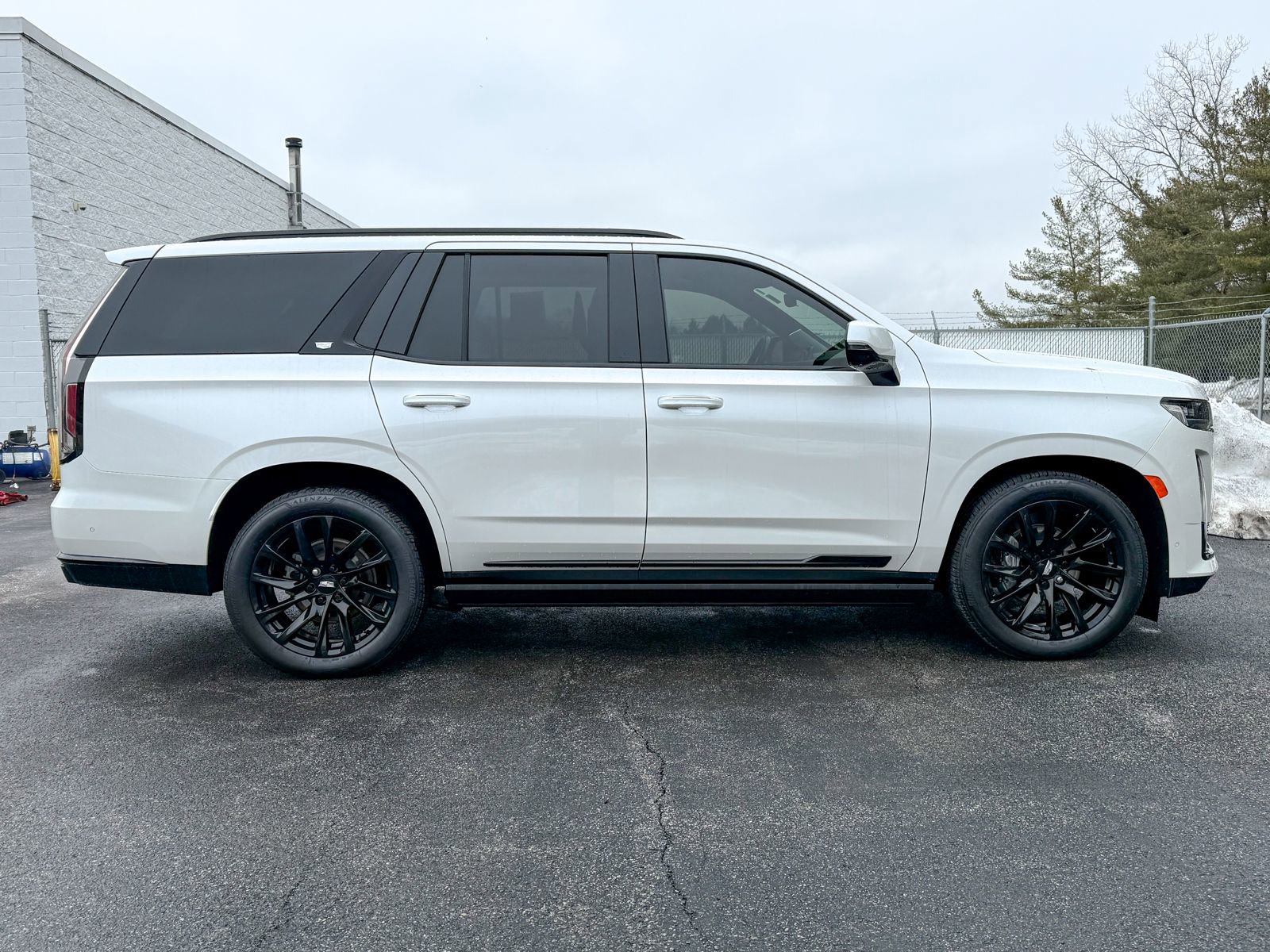 Used 2022 Cadillac Escalade Sport Platinum w/ LPO, ONYX Package image 9