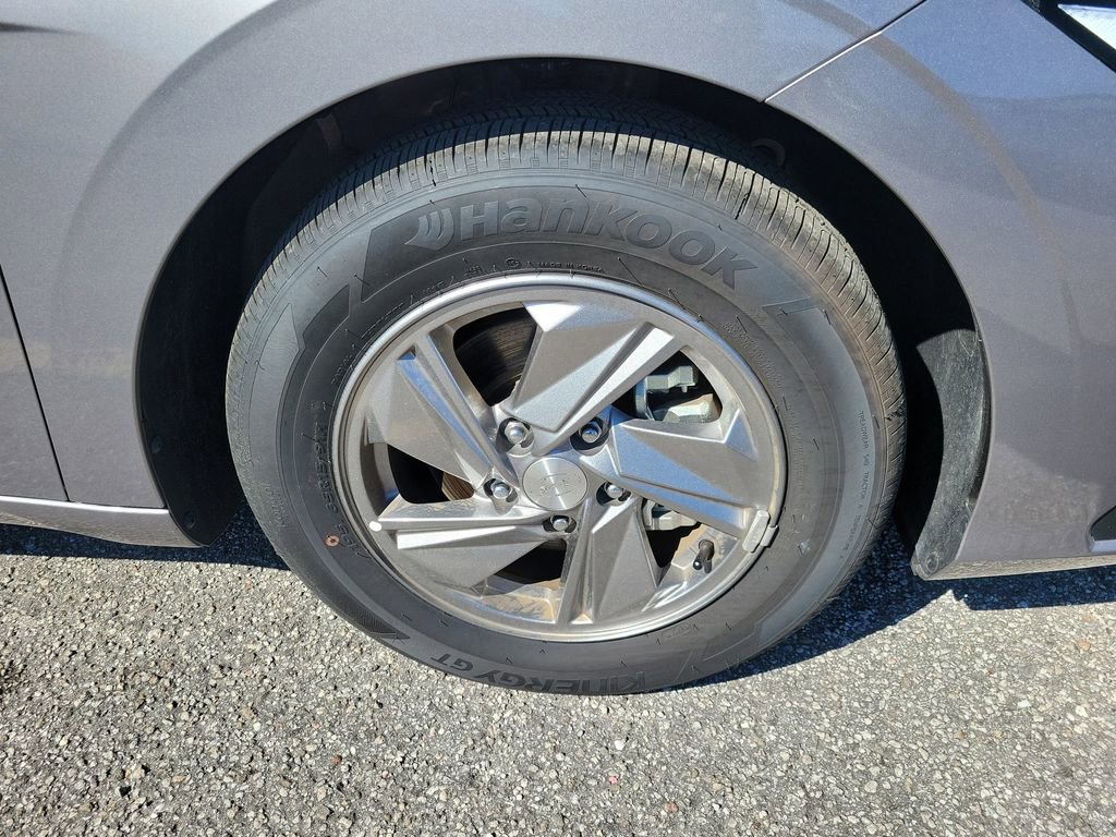 Used 2025 Hyundai Elantra SE image 6