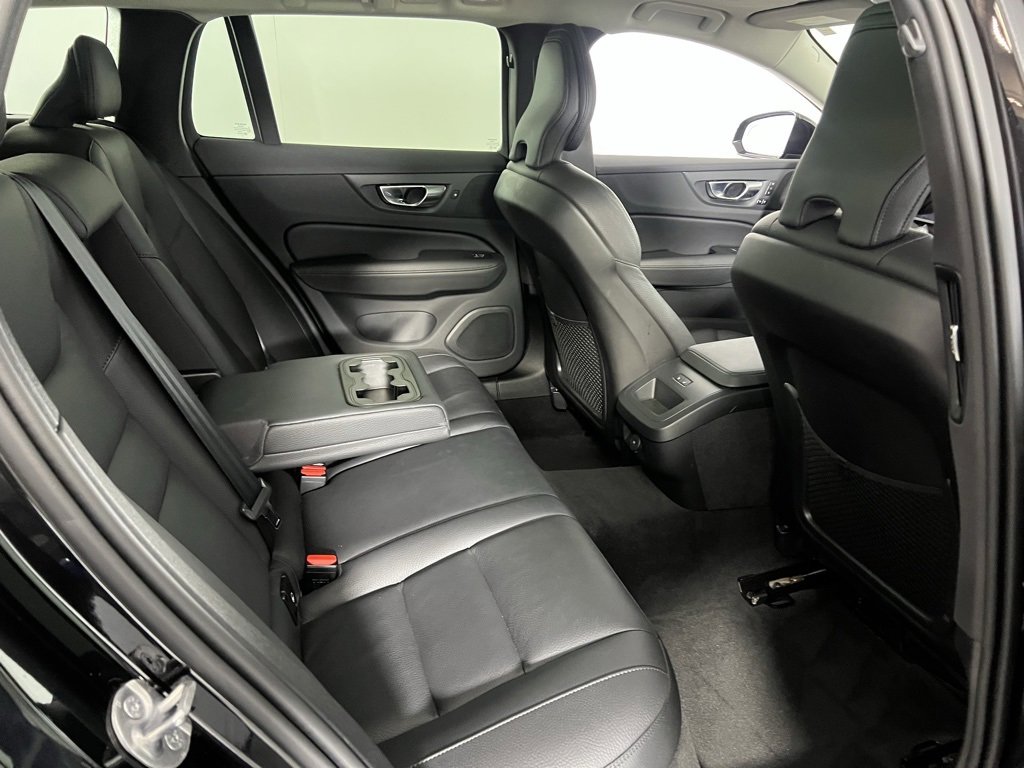 Used 2025 Volvo V60 B5 Cross Country Plus image 31