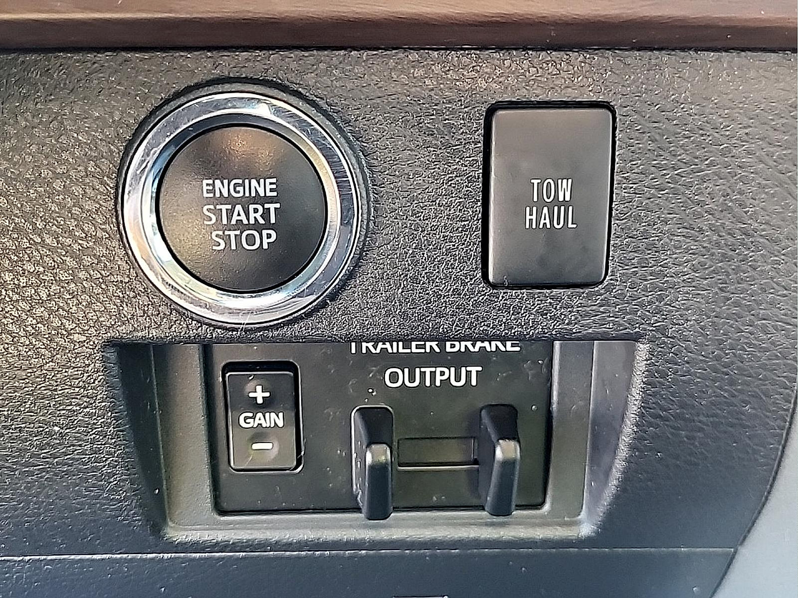 Used 2021 Toyota Tundra Limited w/ Limited Premium Package AWD/4WD image 31