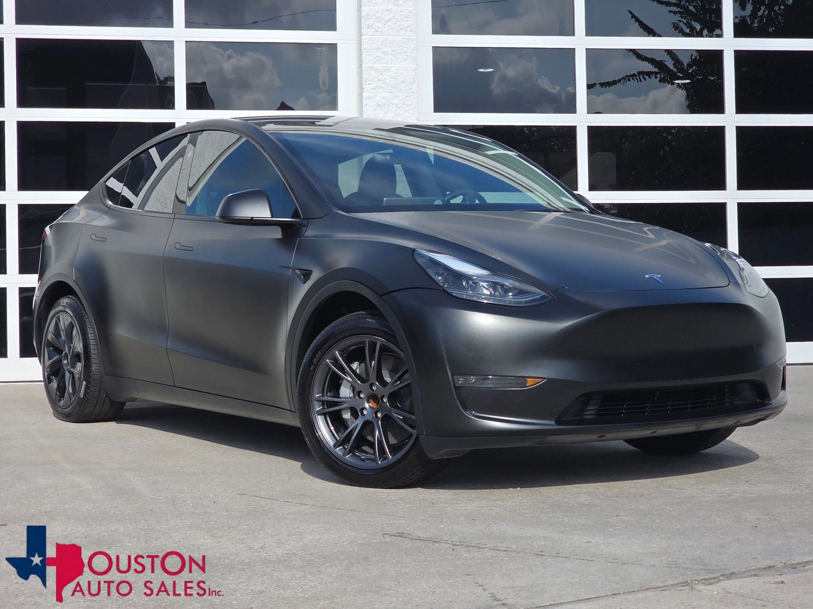 Used 2025 Tesla Model Y Long Range RWD image 1