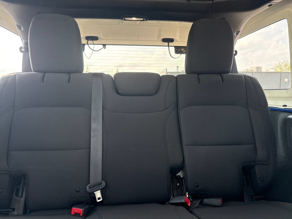 Used 2018 Jeep Wrangler Unlimited Sahara AWD/4WD image 36