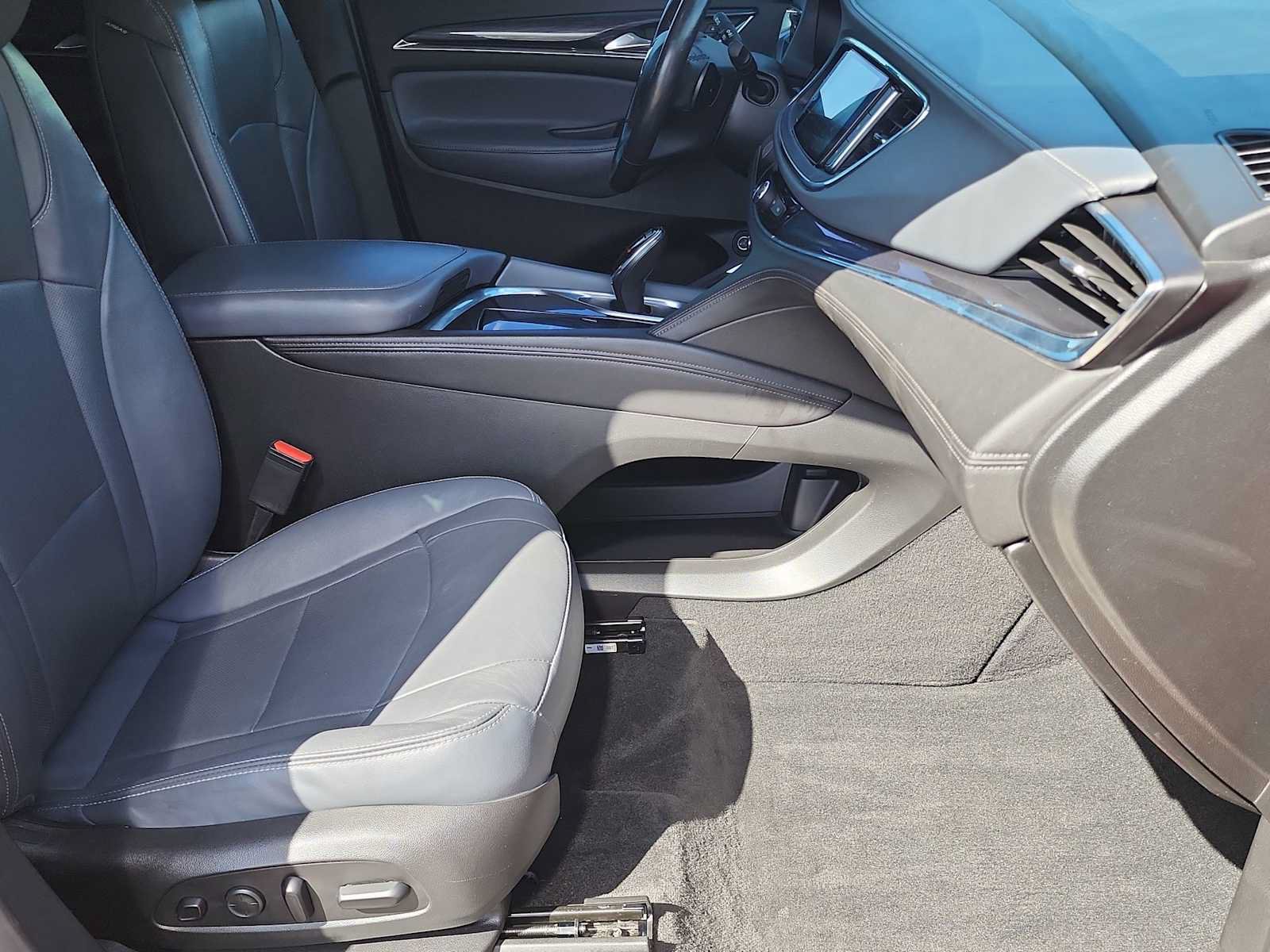 Used 2020 Buick Enclave Premium w/ Sun and Sites Package FWD image 18