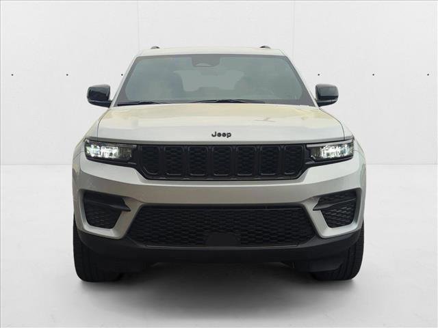 New 2025 Jeep Grand Cherokee Altitude image 6