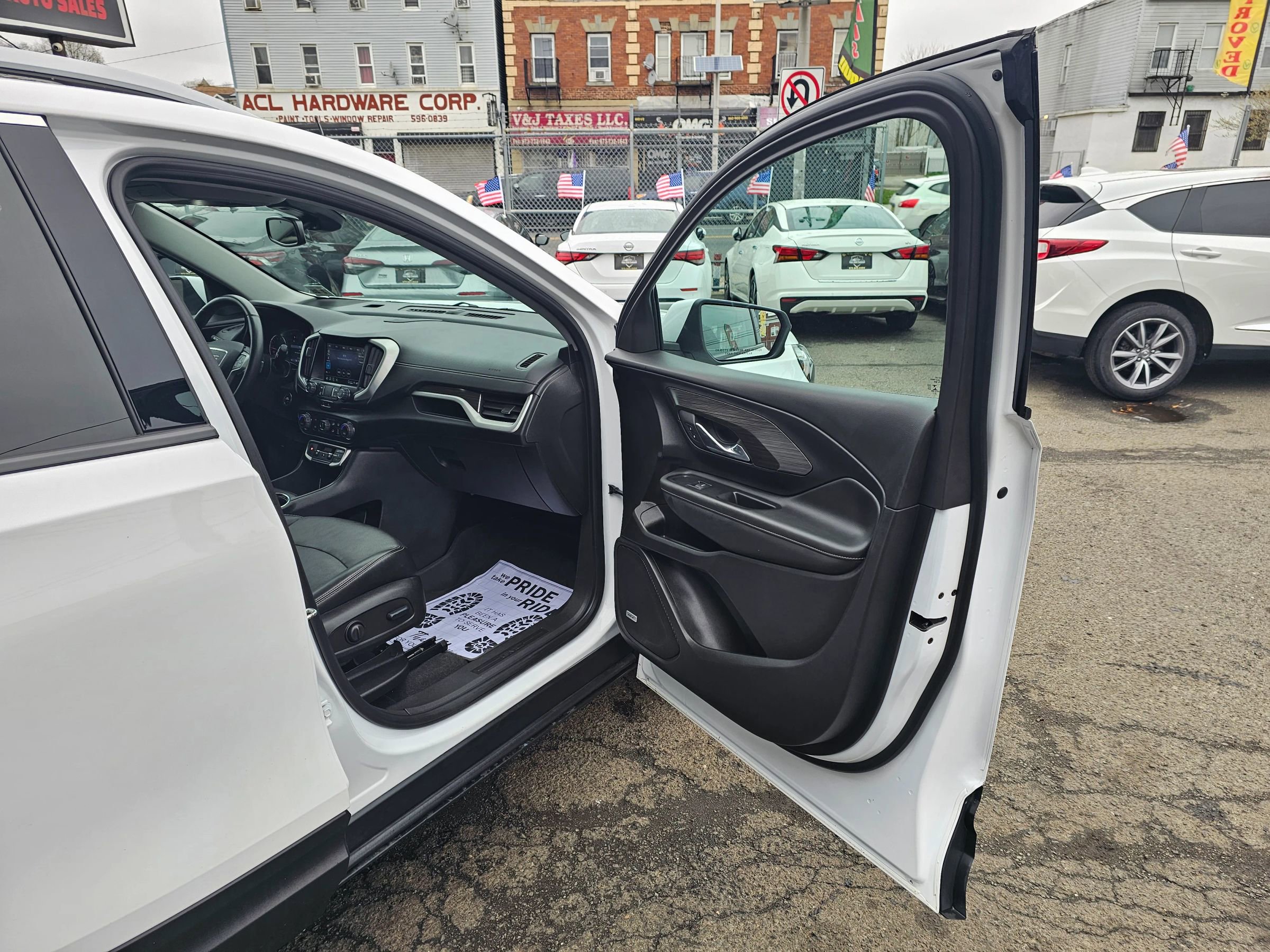 Used 2023 GMC Terrain SLT w/ Infotainment Package II image 11