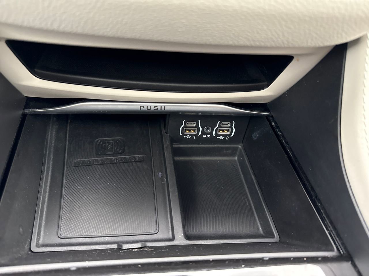 Used 2022 Chrysler Pacifica Limited image 24