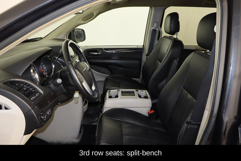 Used 2014 Chrysler Town & Country Touring FWD image 14
